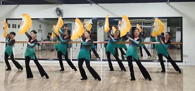 【舞友分享】浙江蝶粉迷舞蹈队《珊瑚颂》团队