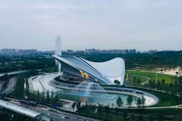 *凤凰山露天音乐公园实景图/来源于网络