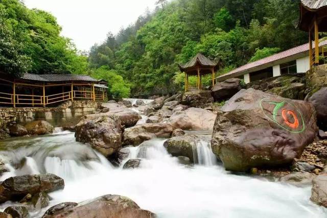 临安三渡玻璃悬崖漂流-天目大峡谷2日游