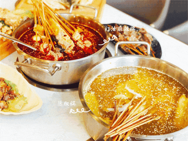 红油浸满的冷锅串串,远远的就能闻到香味