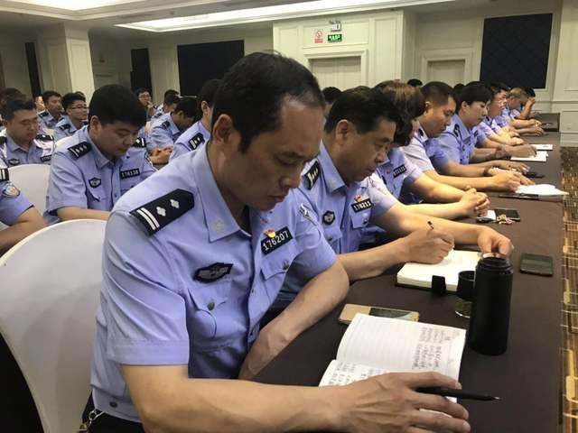 驻马店市公安局西园分局隆重召开"践行新使命,忠诚保大庆"实践活动