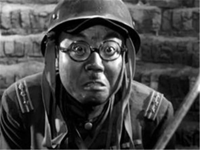 老电影《地道战》里那个老鬼子山田,生活中曾被一群年轻人拉着当