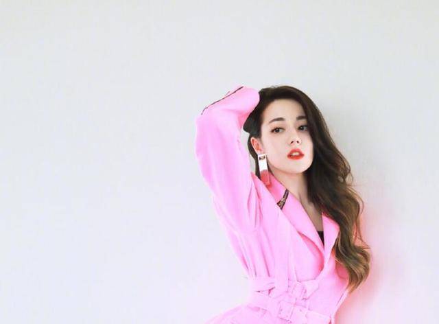 迪丽热巴六月行程来啦,生日有神秘惊喜,要拍的