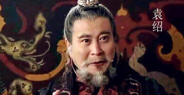 原创颜良和文丑,为何在吕布逞威时不见踪影,争夺玉玺时却突然出现?