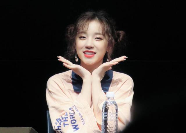 宋雨琦微博小号被扒出，曾是厉旭大粉，还点赞内涵前辈吴宣仪微博