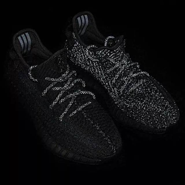 酸:yeezy 350纯黑"满天星"adidas官网突击发售,这谁顶