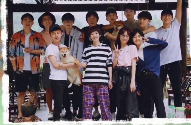 30分钟拥抱7男6女,有些都不认识,他的上亿粉丝