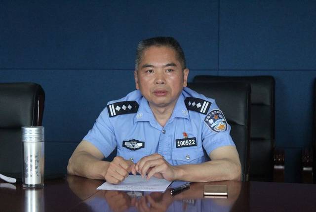 常德交警支队纪委书记李燕峰到柳叶湖大队检查纪律作风建设工作