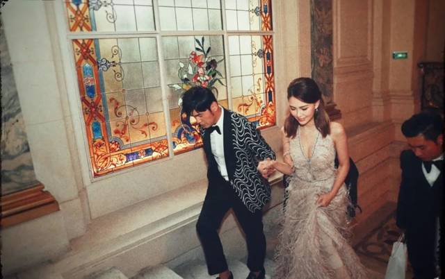 周杰伦昆凌参加郎朗婚礼现场图集+视频狂撒狗