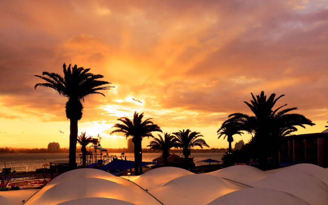 为什么领土面积第6的澳大利亚,总人口仅2520