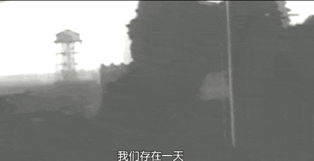 四行守军发觉后立即投掷手榴弹和迫击炮弹,狡猾的敌军用两块大钢