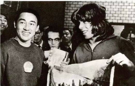 乒乓外交“小球转动大球”，打开中美关系大门