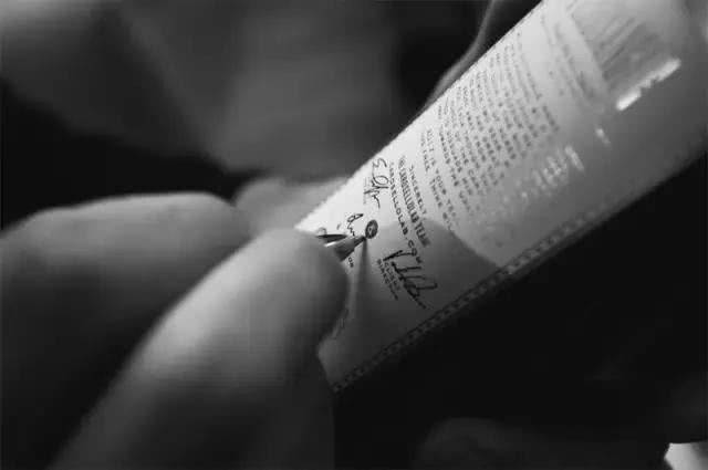 保质期10年的葡萄酒,过期后还能喝吗?原来这