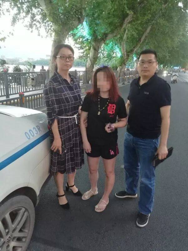 成功追踪到嫌疑人胡某某落脚点后,马不停蹄,迅速前往九江市开展抓捕