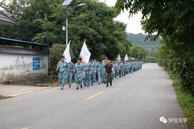 百炼成钢,永不退缩!万金宝眼镜大金山国防园军事集训圆满完成