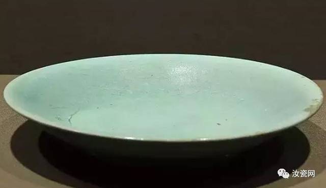 北宋汝窑天青釉圆洗局部