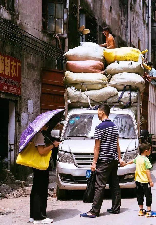 图片|服装人在繁华闹市的打工生活,好真实!