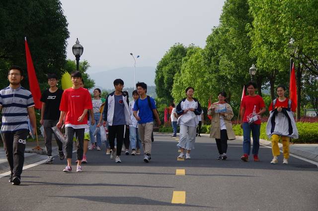 2019年高考泾县中学考点顺利开考预祝1272名考生考出理想成绩