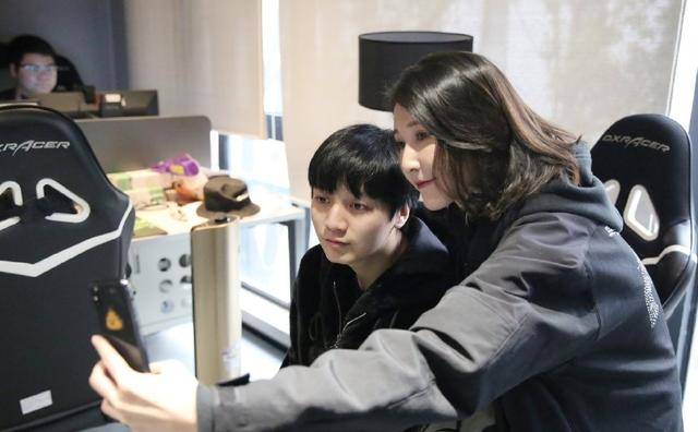dota2:妹带上分?这些女玩家实力太强,连yyf都不敢放水