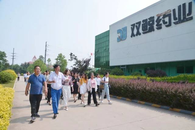 青岛双鲸药业股份有限公司医学顾问何俊峰,营销中心各部门领导,济宁