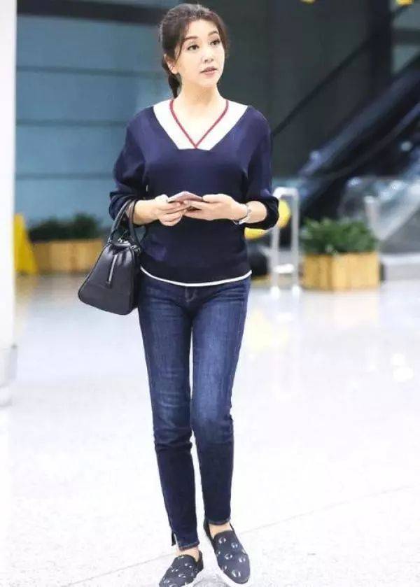 50岁的江珊近照曝光:不愧是靳东的深爱,小15岁男友也被深深迷倒