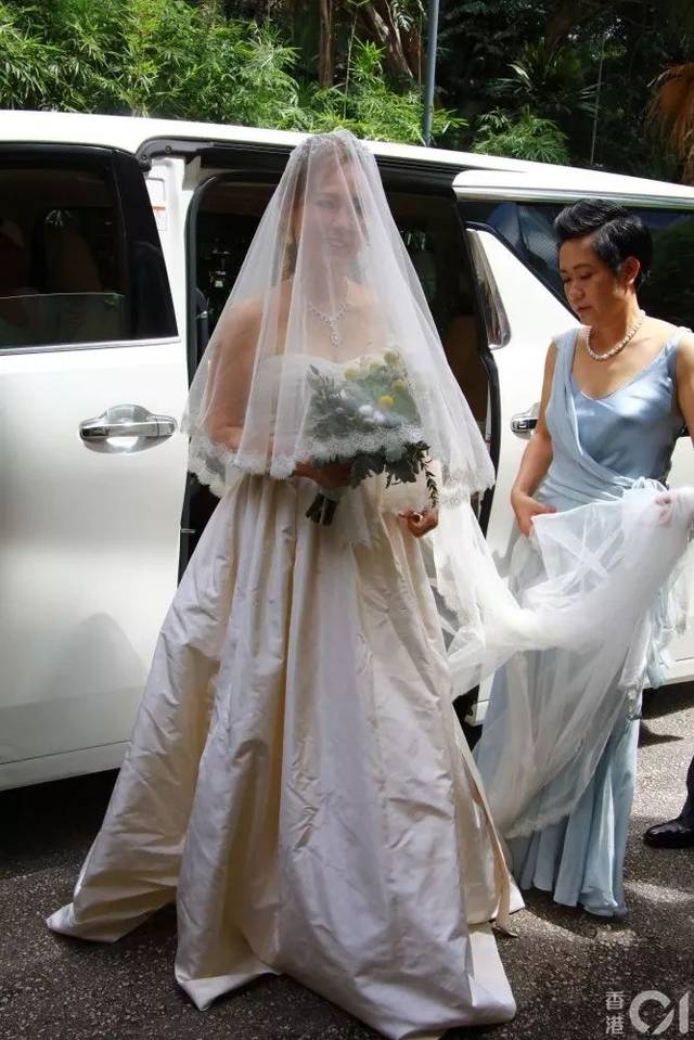 83版小龙女嫁赌王堂侄!这女星被曝曾在婚内