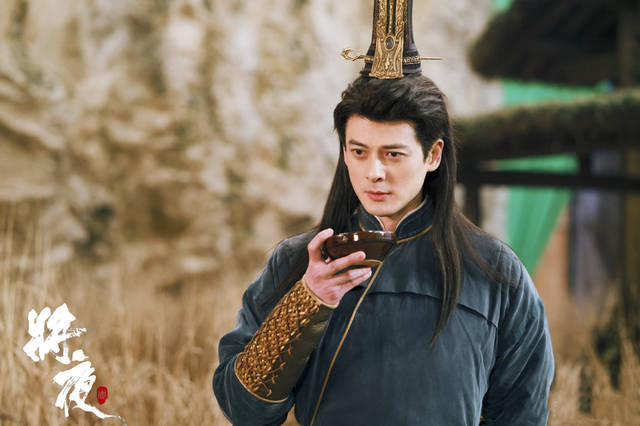 郭品超在古装玄幻剧《将夜》饰演书院二师兄君陌,骄傲帅气的角色形象