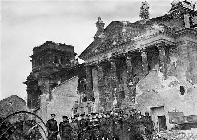 二战纳粹最后堡垒柏林国会大厦,"喀秋莎"怒吼帝国核心