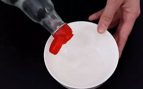 白鞋边穿脏了不要用水洗,教你一个窍门,再