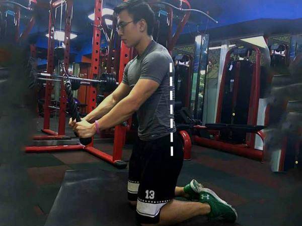 练背只能划船吗,4个直臂下拉技巧,精准训练背