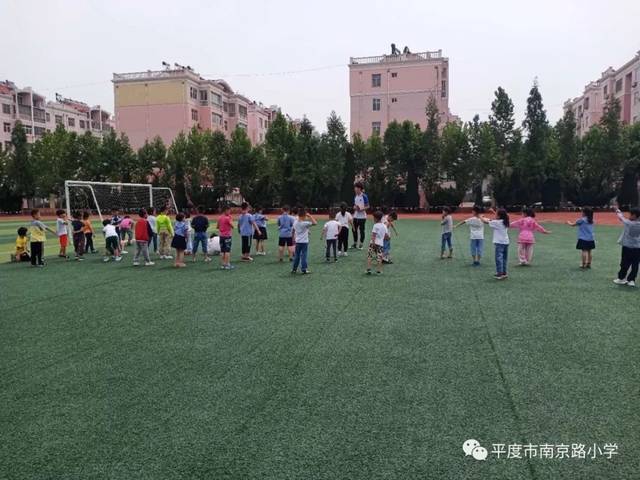 迎接实习生,实践促成长——平度市南京路小学与平度师范携手开设"小学