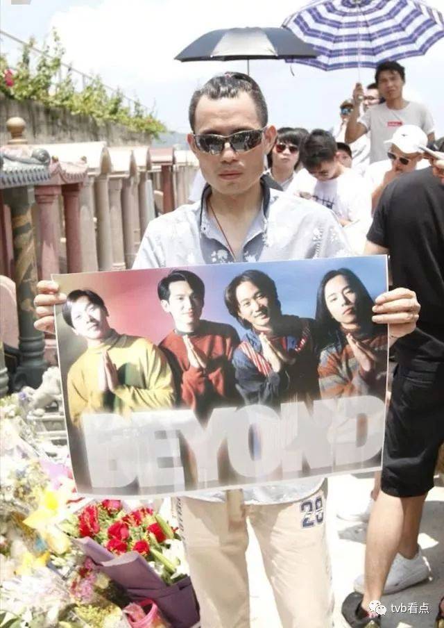 一别已经26年!已故巨星黄家驹今日57岁冥寿:万千歌迷齐悼念偶像
