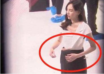 唐嫣怀孕了?36岁肚子大到遮不住,网友:唐嫣为