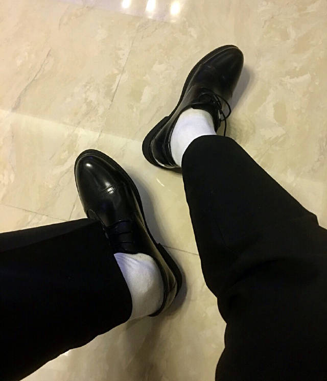 黑皮鞋白袜子是山炮,那为什么mj和猫王都在穿?