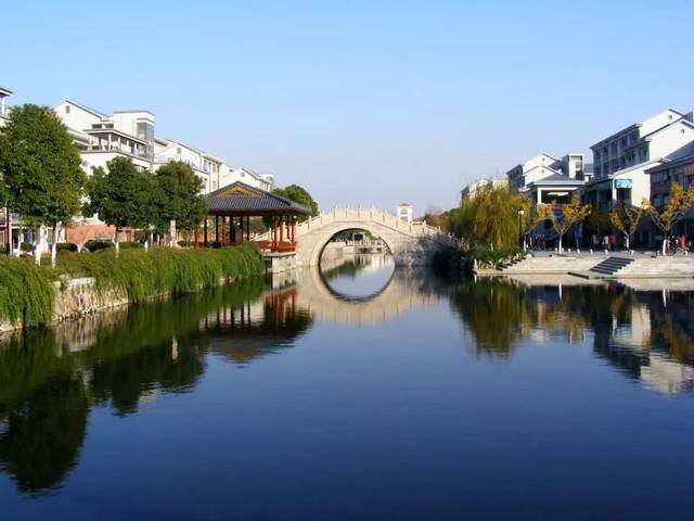 确实,海内外以东方水城闻名,苏州的城市性格与水有着不解之缘.