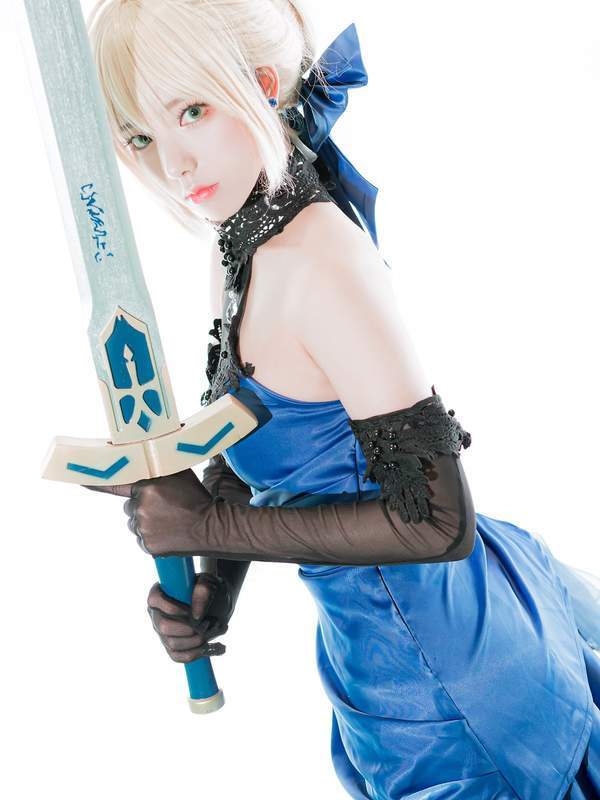 韩国妹子cos《fate/extella》saber 颜值逆天妩媚动人