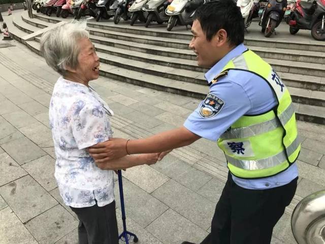 暖心!警察除了会抓坏人,还会