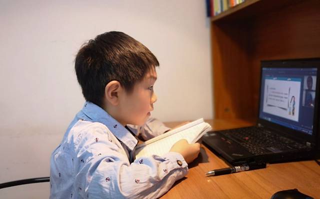 掌门1对1张翼:技术是表象,教育不能追“风口”