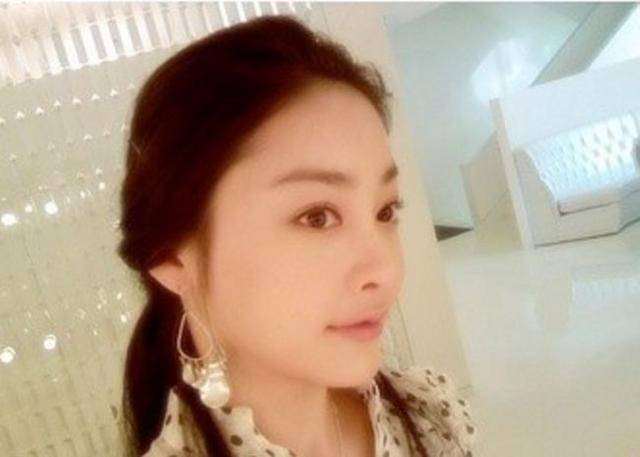 张紫妍曾被人带去国外三个月,并在高尔夫球场服务