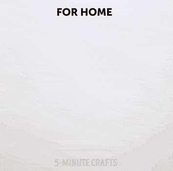 来源:@5-minute crafts ②卷筒折叠 先在底部挽起一个边,衣服两侧