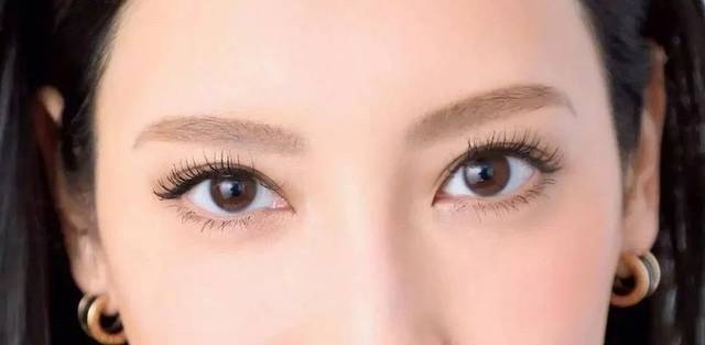不同脸型适合的双眼皮形状 我们经常见到的双眼皮形状,大概可以分成