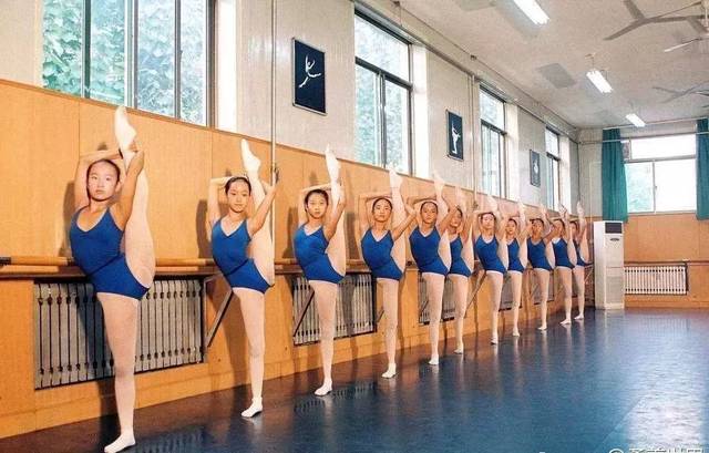学舞蹈:别着急跳舞,先把基本功练好