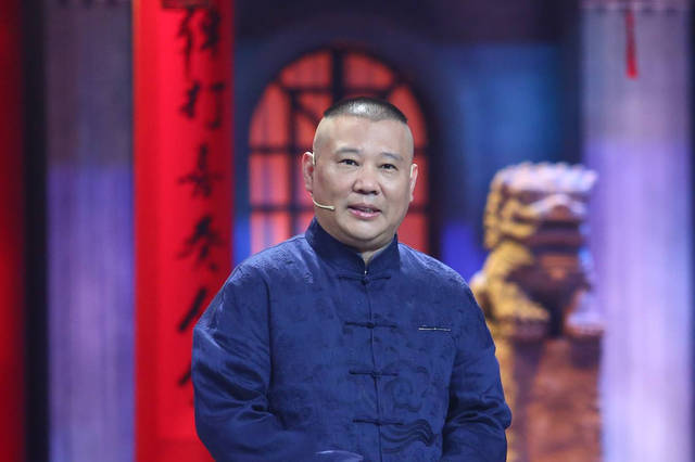 冯照洋基本功扎实,掌握正反报菜名的绝技,郭德纲也不止一次利用各种