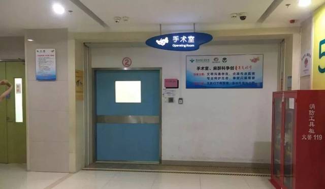 深圳市儿童医院手术室内抢救正在争分夺秒进行着 图片来源:晶报