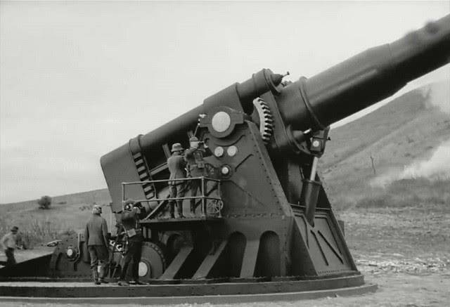 德军古斯塔夫大炮,轰烂4个足球场是不是吹牛?几张图见分晓