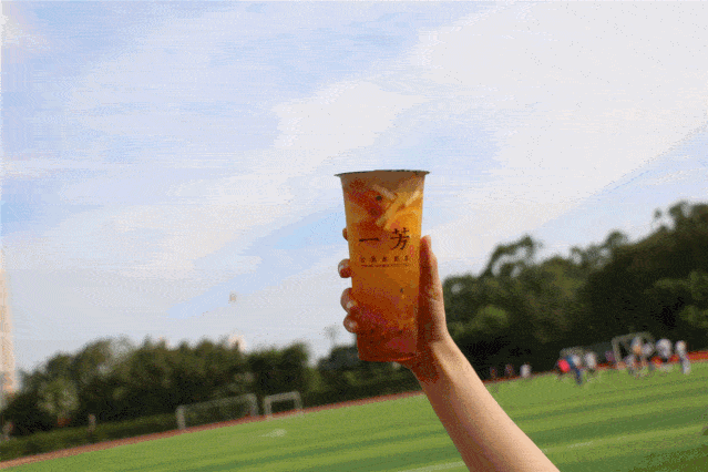 更加衬托出了水果的鲜甜清爽 淡淡的茶香味混合沁人心脾的水果甜香