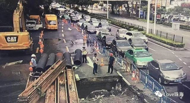 据珠海交警的数据,珠海每天发生的道路交通事故大约300至400宗.