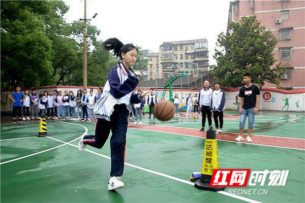 邵阳湘才高级中学:趣味游戏凝聚团队力量