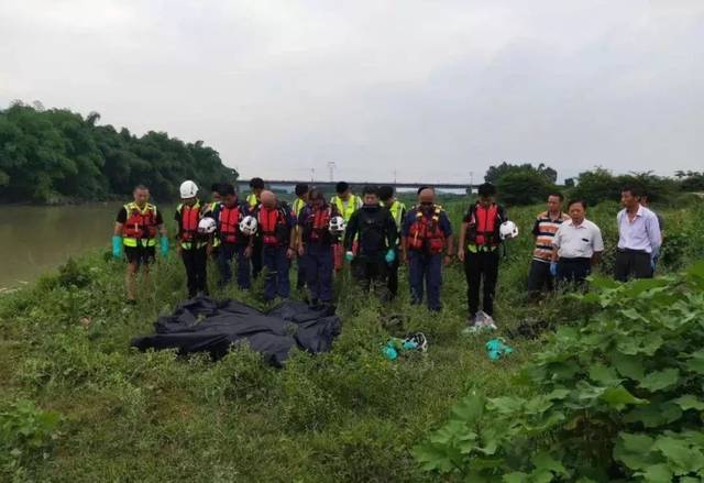 因放假自行到龙津溪珠浦河段捕鱼 当日13时许 一人不慎溺水 据了解 3