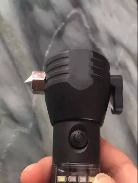 千万别换新款的警用手电,背后原因扎心